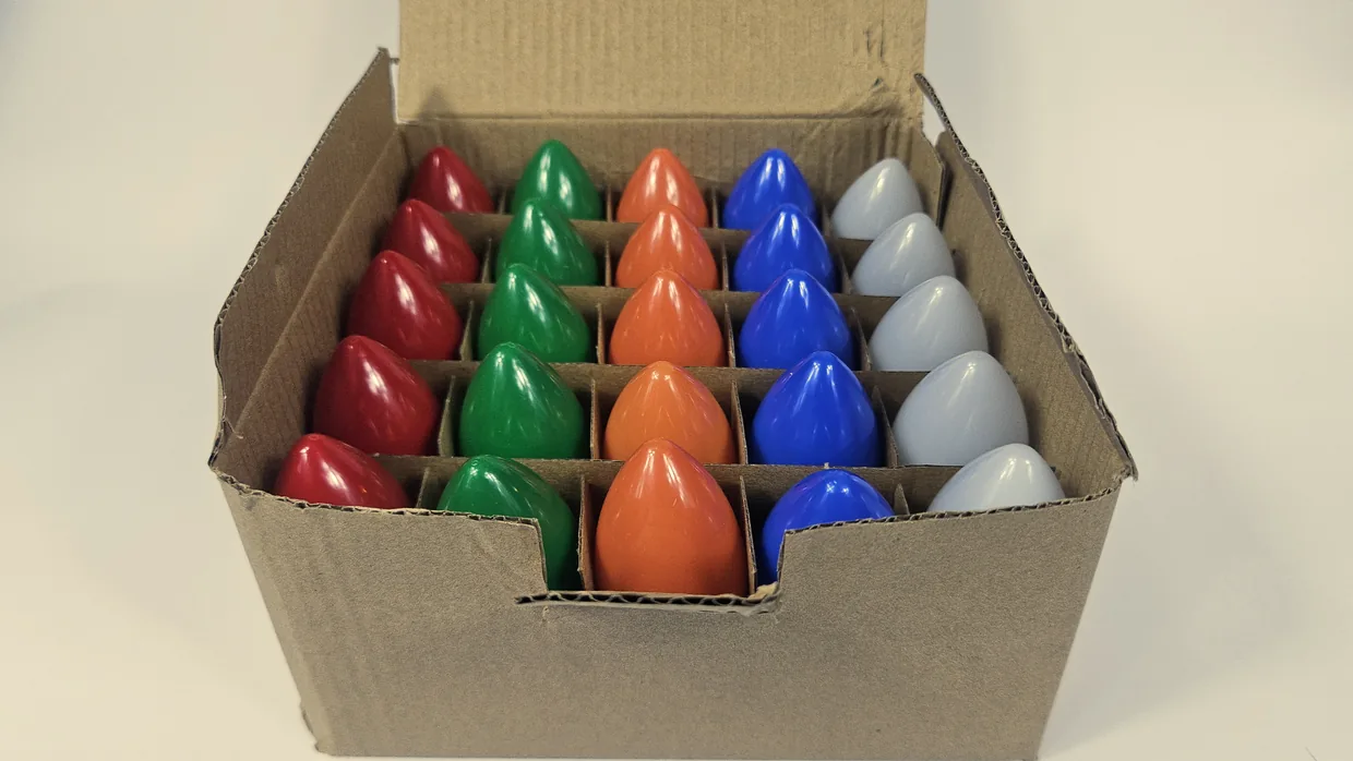 25-bulb Classic Ceramic opaque mix in its tray